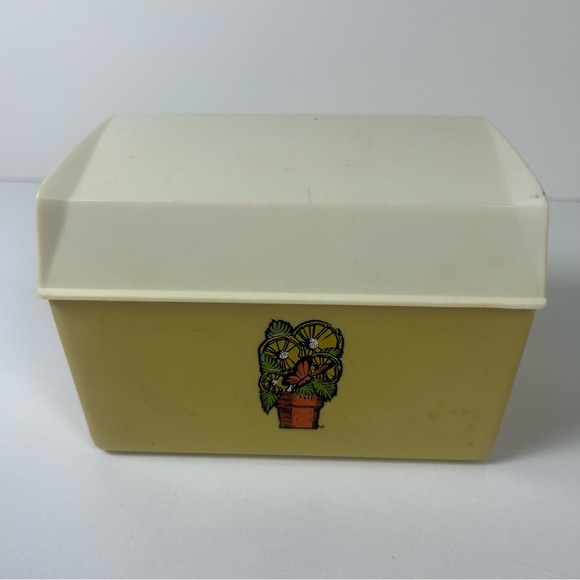 Vintage Plastic Recipe Box Flowers Flip Top Lid with Some Recipes Lemon Bush - Picture 2 of 8